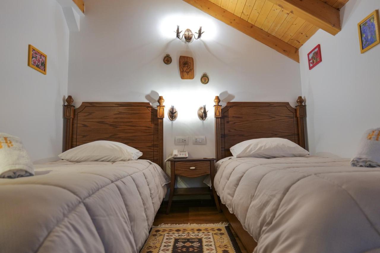 Hotel Bineri จีโรคาสเตอร์ ภายนอก รูปภาพ